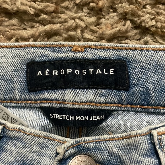 These are almost brand new aeropostale stretchy mom jeans - Picture 4 of 4